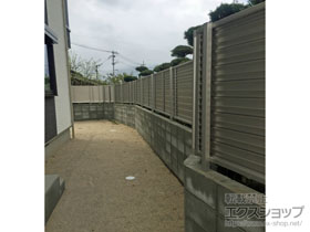 のフェンス・柵 ミエーネフェンス 目隠しルーバータイプ 自由柱施工 施工例
