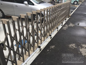 のカーゲート アルシャインII 両開閉仕様 M型 Aタイプ センターレール 550 施工例