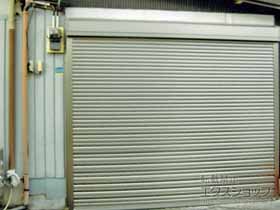 のガレージシャッター ガレージシャッタークワトロ 電動式 外部付タイプ 施工例