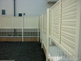 のフェンス・柵 ミエーネフェンス+ミエッタフェンス 2段支柱 自立建て用（パネル2段） 施工例