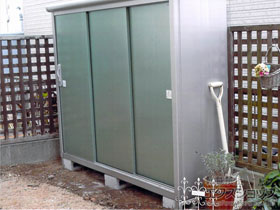 の物置・屋外倉庫 エスモ 一般型 1797×520×1501 ESE-1805E-EG 施工例