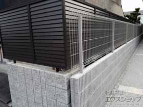 のフェンス・柵 プレスタフェンス 8型 横ルーバー フリーポールタイプ 施工例