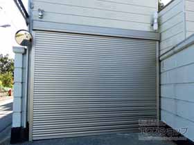 のガレージシャッター ガレージシャッタークワトロ 電動式 外部付※外部停電時開閉機構 施工例