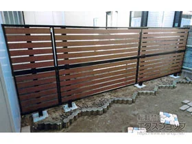 Value Selectのフェンス・柵・塀 モクアルフェンス 横板タイプ 2段支柱 自立建て用（パネル2段） 施工例