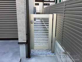 の門扉 シンプレオ門扉9型 横粗格子 片開き 門柱使用 施工例