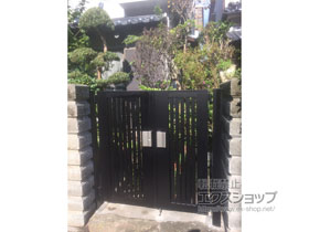 の門扉 ライシス門扉 4型 太縦桟 両開き 柱使用 施工例