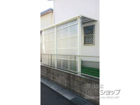 LIXIL(リクシル)のテラス屋根 スピーネ F型 テラスタイプ 単体 積雪～20cm対応 *正面台形・前面波板囲い納まり 施工例