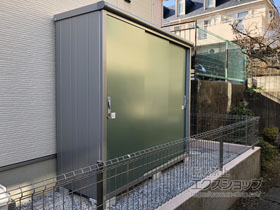 の物置・屋外倉庫 エスモ 一般型 2100×750×1959 ESE-2107A-EG 施工例