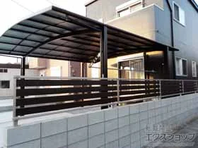 YKKAPのフェンス・柵・塀 ルシアスフェンスF04型 横半目隠し 自由柱 施工例