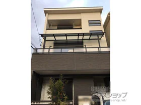 LIXIL(リクシル)のバルコニー屋根 スピーネ R型 屋根タイプ 単体 積雪～20cm対応 *躯体側出幅違い納まり 施工例