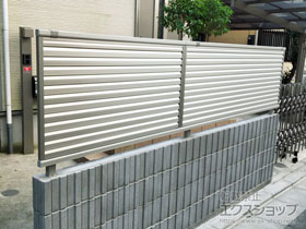 のフェンス・柵 ミエーネフェンス 目隠しルーバータイプ 自由柱施工 施工例