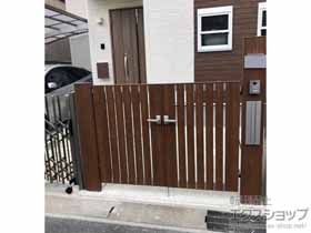 の門扉 ルシアス門扉BS02型 たて多スリット 両開き 複合カラー 門柱使用 施工例