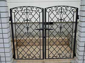 の門扉 キャスリート1型 両開き親子 門柱使用 施工例