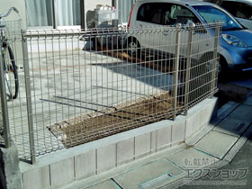 のフェンス・柵 ハイグリッドフェンスN8型 フリーポールタイプ 施工例