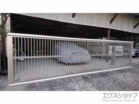 のカーゲート ルシアスアップゲートワイド 2型 たて格子 手動 施工例