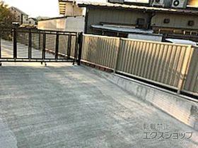 YKKAPのフェンス・柵・塀 シンプレオフェンス6型 縦目隠し 自由柱施工 施工例