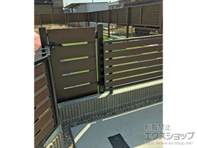 の門扉 ルシアス門扉BW02型 横スリット(木調框) 片開き 複合カラー 門柱使用 施工例