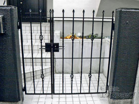 の門扉 トラディシオン門扉7B型 両開き親子 門柱使用 施工例