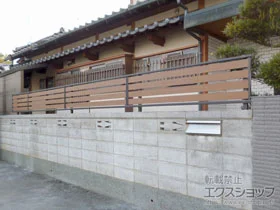 Value Selectのフェンス・柵・塀 モクアルフェンス 横板タイプ 自由柱 施工例