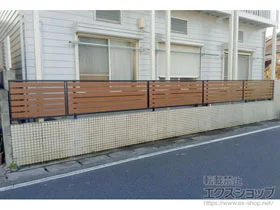 Value Selectのフェンス・柵・塀 モクアルフェンス 横板タイプ 自由柱施工 施工例