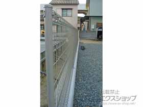 のフェンス・柵 メッシュフェンス M0 間仕切柱 施工例