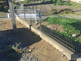 のフェンス・柵 イーネットフェンス1F型 自由柱施工 施工例