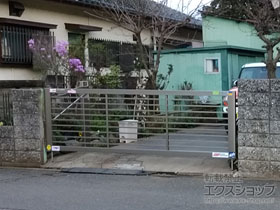 のカーゲート 【特注】スウィングアップゲート1型 ワイドタイプ 横格子 手動式 施工例