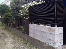 のフェンス・柵 エクモアX8型 横ルーバー フリー支柱タイプ 施工例