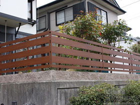 のフェンス・柵 アレグリアフェンス 4型 横板貼り 自由支柱 施工例
