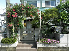 の門扉 ライシス門扉 10型 太横桟 両開き親子 柱使用 施工例