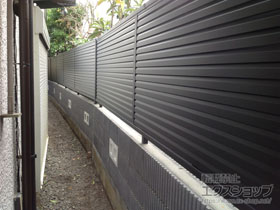 のフェンス・柵 ミエーネフェンス 目隠しルーバータイプ 自由柱施工 施工例