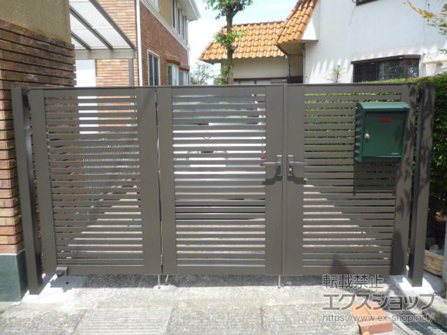 の門扉 ライシス門扉 3型 太横桟 3枚折戸 柱使用 施工例