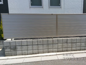 のフェンス・柵 ミエーネフェンス 目隠しルーバータイプ 自由柱施工 施工例