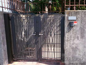 の門扉 キャスティナA型 両開き　105角門柱使用 施工例