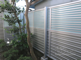 の プレスタフェンス8S型+プレスタフェンス8型 アルミ多段柱使用（パネル2段） 施工例