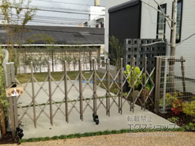 のフェンス・柵 メッシュフェンス G10 自在柱 施工例