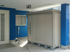 の物置・屋外倉庫 Mr.ストックマンダンディ 一般型 2348×1922×2110 ND-2319-Y-W 施工例