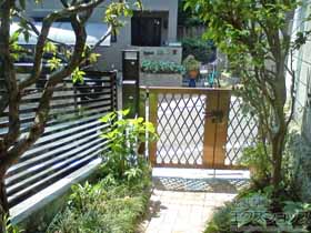 の門扉 ライシス門扉 8型 ダイヤ格子 両開き 柱使用 施工例