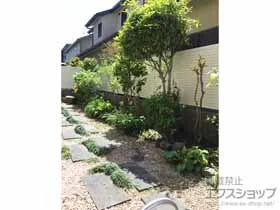 YKKAPのフェンス・柵・塀 レスティナフェンス7型 横目隠し 自由柱施工 施工例
