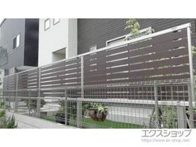 のフェンス・柵 ルシアスフェンスF04型 横板 木目カラー 2段支柱 自立建て用（パネル1段） 施工例