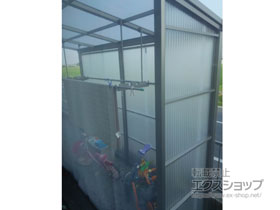 のストックヤード スピーネストックヤードF型 波板タイプ [外観右側]袖壁仕様 施工例