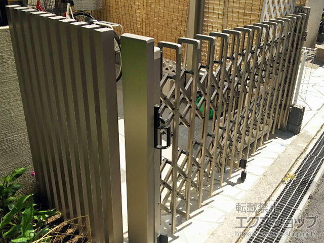 のカーゲート トリップゲート 傾斜地専用型 ノンレール 片開き 26S 施工例