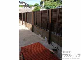 のフェンス・柵 シンプレオフェンス13型 目隠しルーバー 2段支柱 自立建て用（パネル1段） 施工例