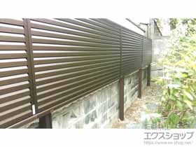 の ミエーネフェンス 目隠しルーバータイプ 2段支柱 自立建て用（パネル1段） 施工例