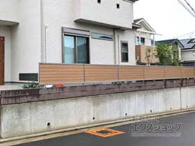 YKKAPのフェンス・柵・塀 ルシアスフェンスF02型 横目隠し 自由柱 施工例