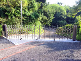 のカーゲート クレディアコー 2型 レールタイプ 片開き 電動式 施工例