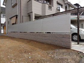 のフェンス・柵 レスティナフェンス7型 横目隠しタイプ 自由柱 施工例