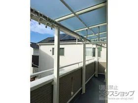 YKKAPのバルコニー屋根 ヴェクターテラス F型 屋根タイプ 3連棟 積雪～20cm対応 施工例