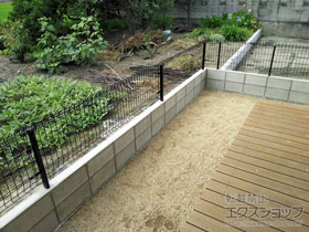 のフェンス・柵 メッシュフェンス G10-R 自在柱 ｍ販売 施工例