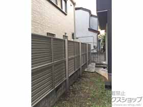 のフェンス・柵 ミエーネフェンス 目隠しルーバータイプ 2段支柱 自立建て用（パネル2段） 施工例